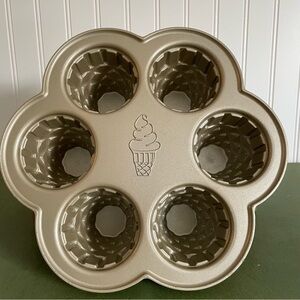 Nordic Ware Platinum Collection Ice Cream Cone Cupcake Pan